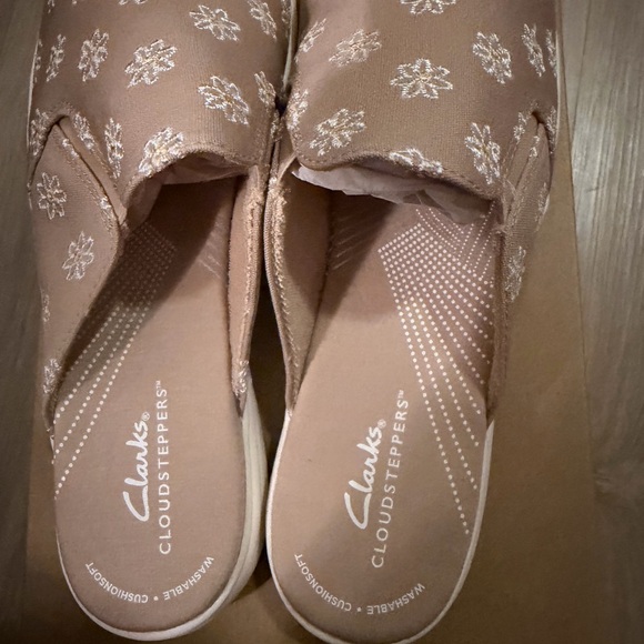 Clarks Women's Floral Embroidered Mules in Tan - Picture 2 of 4